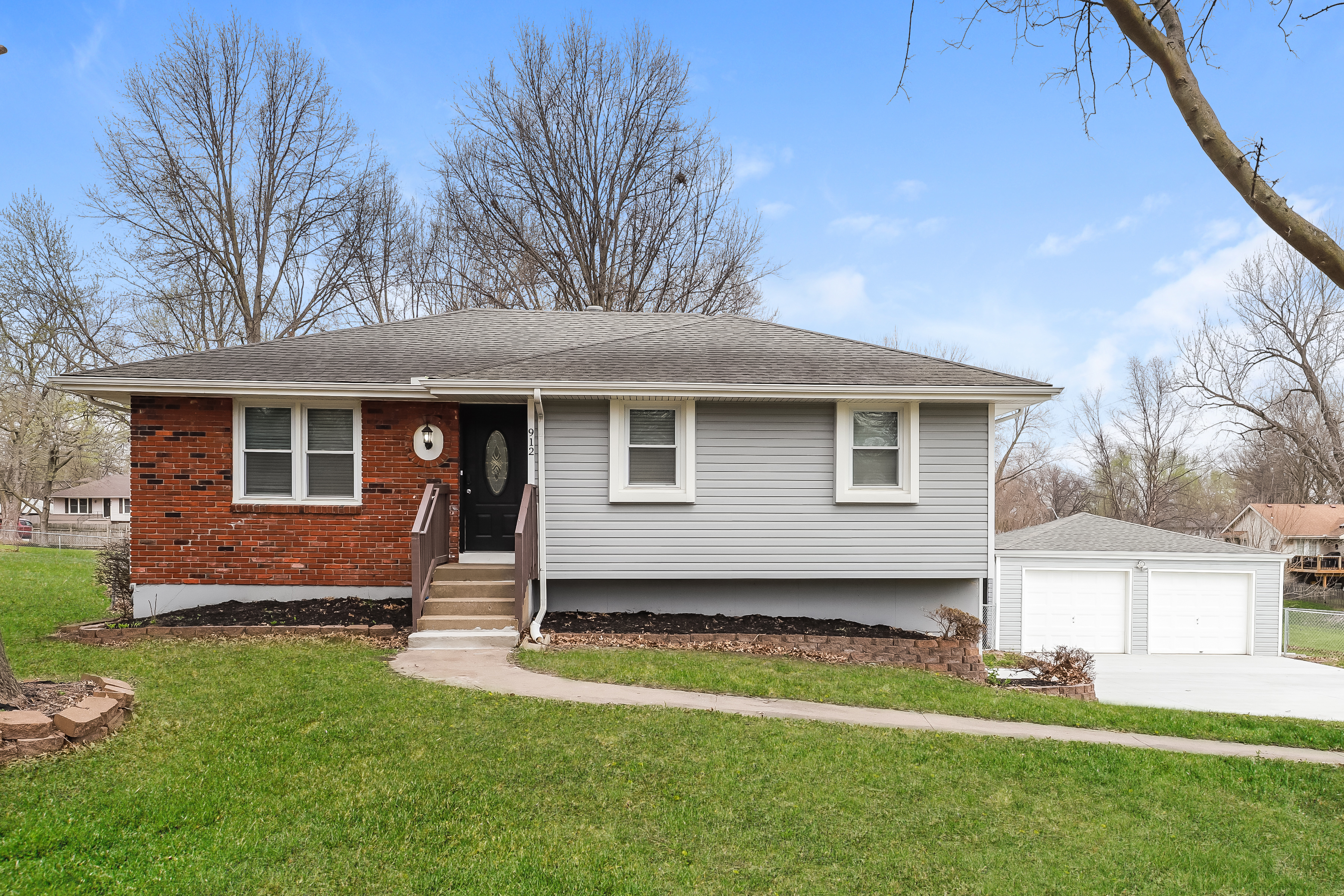 912 NE 113th St Kansas City, MO 64155